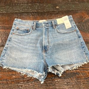 Abercrombie high rise of the mom short 30-10